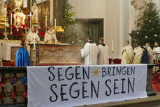Aussendung der Sternsinger im Hohen Dom zu Fulda (Foto: Karl-Franz Thiede)